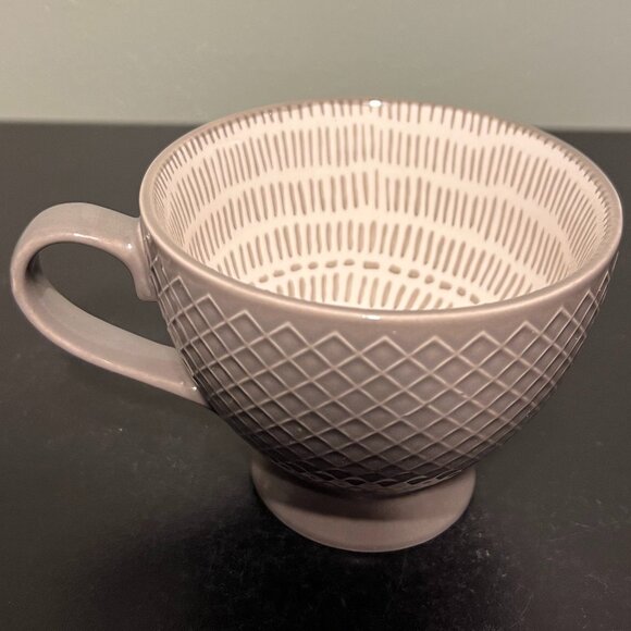 Two (2) SIGNATURE HOUSEWARES Mauve Gray Textured Embossed Pedestal Footed Cups - Picture 4 of 15